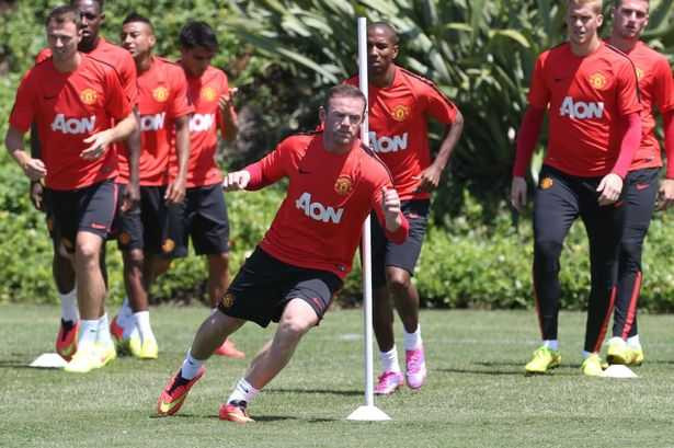 Man Utd gặp họa: Rooney và Falcao thay nhau chấn thương
