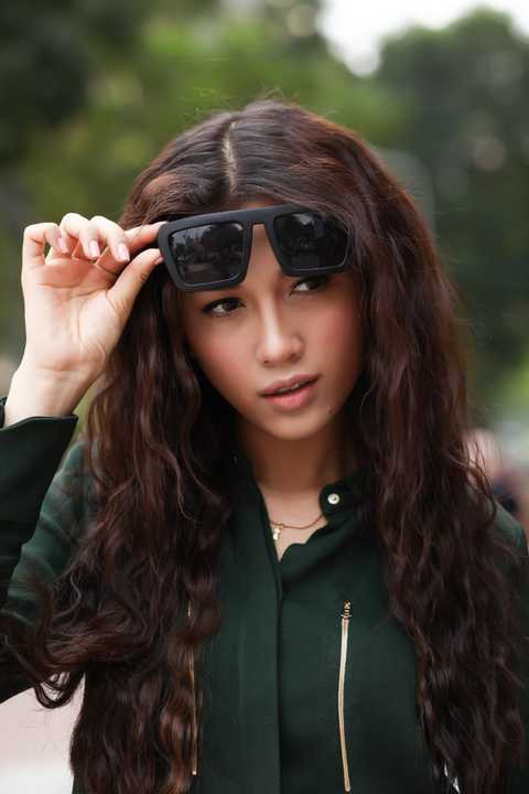 Có vẻ như với Punk fashion đã tạo nên một Lệ Hằng lột xác đầy phá cách, độc đáo lẫn mới mẻ.