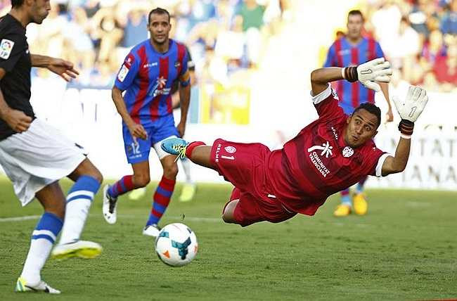 Keylor Navas là thủ môn xuất sắc nhất La Liga mùa giải qua. Trước khi chuyển tới Real, anh thi đấu cho CLB Levante