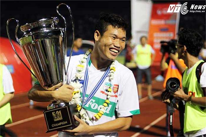 Chốt chặn đáng tin cậy cho U19 HAGL Arsenal JMG