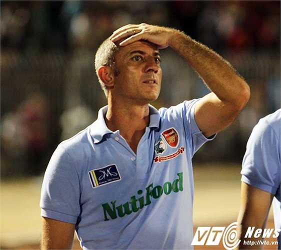 Ông sẽ tiếp tục cống hiến cho nền bóng đá Việt Nam