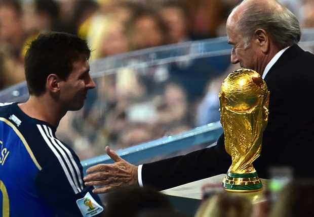 Blatter cho rằng Messi không xứng với Quả bóng Vàng World Cup 2014