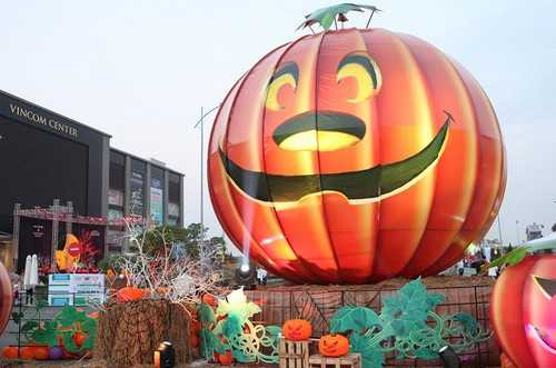 Vinhomes Riverside kỳ bí trong đêm hội Halloween