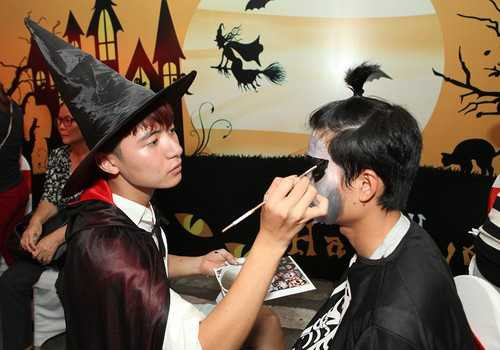 Vinhomes Riverside kỳ bí trong đêm hội Halloween