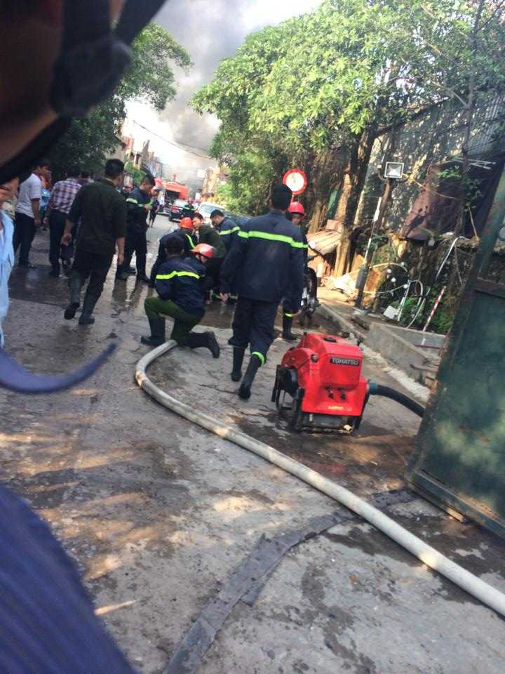 Hà Nội: Cháy lớn tại khu xưởng nghìn mét phố Đại Từ