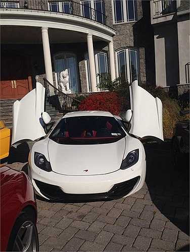 Khối tài sản của vợ chồng Hà Phương còn là những chiếc xe hàng hiếm và số lượng rất ít với giá siêu đắt đỏ mà những đại gia như Cường Đô La hay Đỗ Bình Dương cũng không sánh kịp