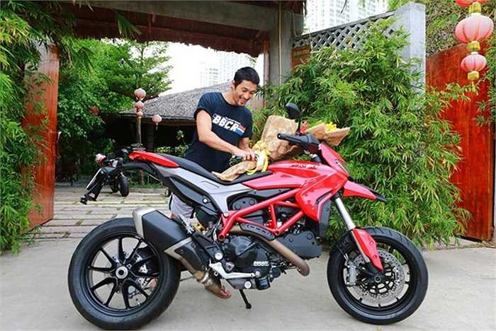 Nam diễn viên này sở hữu nhiều loại xe của dòng Ducati.