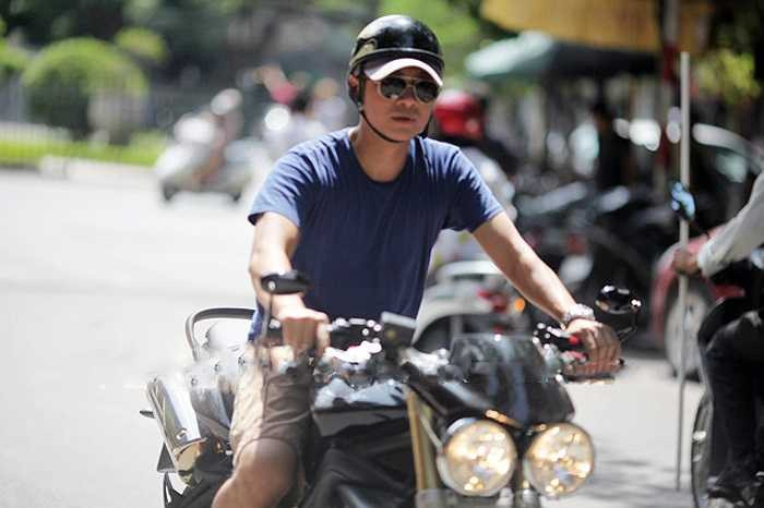 MC Anh Tuấn dù không sở hữu những chiếc motor khủng như Johnny Trí Nguyễn, nhưng anh cũng khiến nhiều người ghen tỵ với sở thích tốn kém này