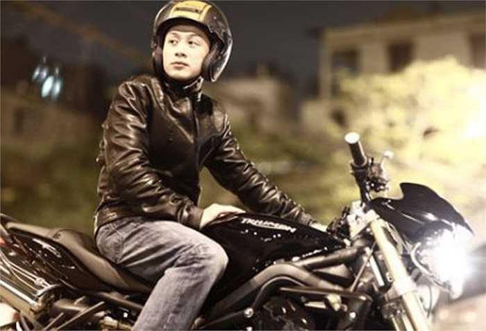 Chiếc xe này được vận chuyển bằng đường hàng không về TP.HCM, sau đó được chuyển ra sân bay Nội Bài (Hà Nội).