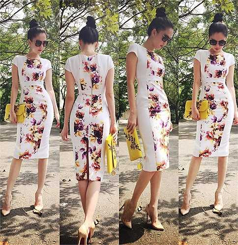 Ngọc Trinh diện mốt váy họa tiết ấn tượng, gợi cảm.