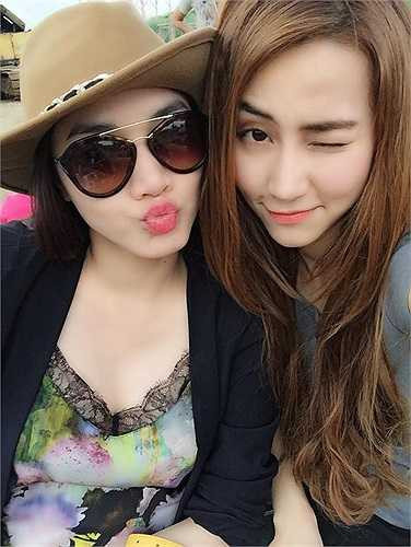 Người đẹp đọ dáng cùng Ngân Khánh.