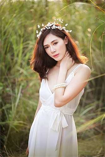 Hot girl Hà Min thực hiện bộ ảnh mới xinh đẹp, gợi cảm.