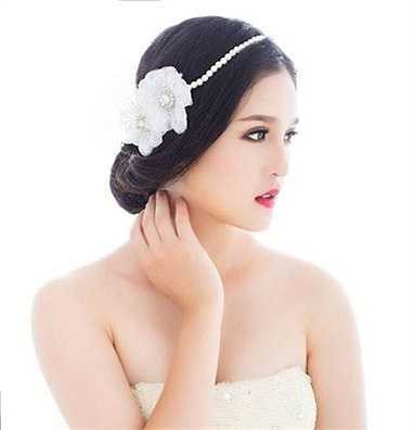 Á hậu Hoàng Anh xinh đẹp không chút tì vết.