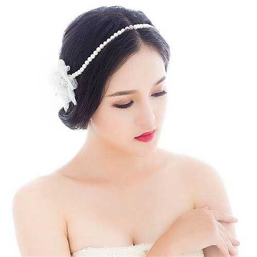 Vẻ gợi cảm của Á hậu Việt Nam 2012.