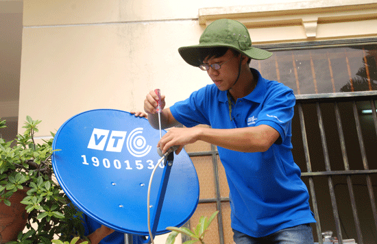 VTC tặng 38 bộ thu truyền hình số cho huyện đảo Bạch Long Vĩ