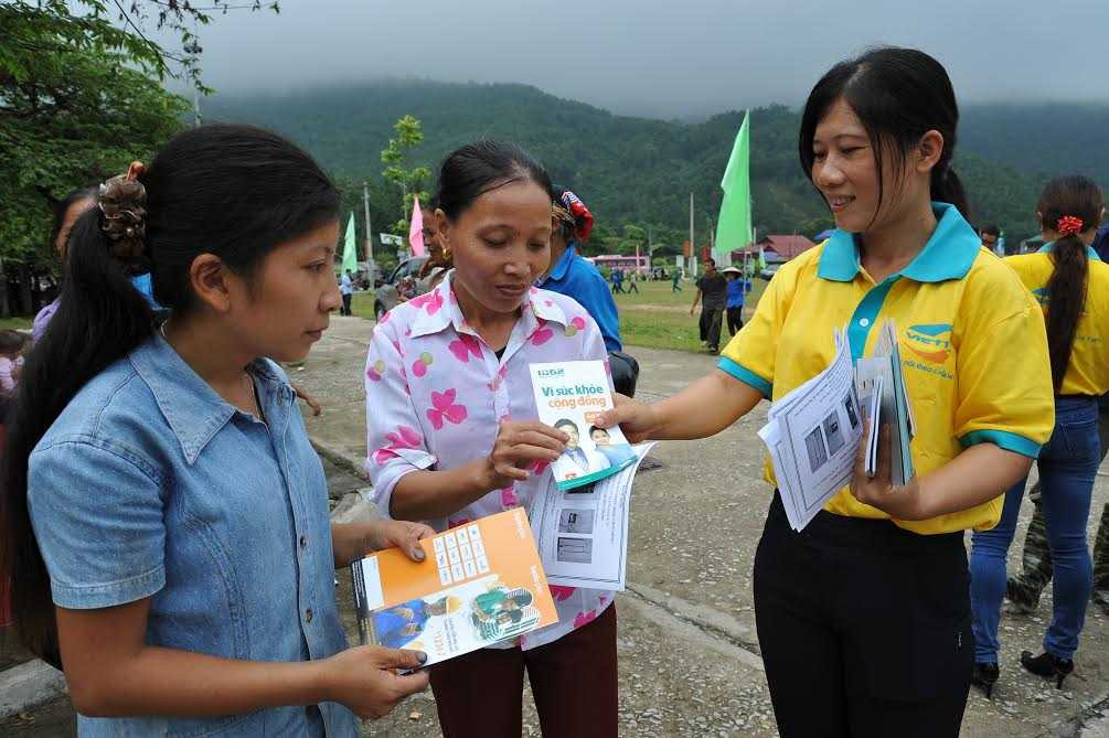 Ngoài ra, Viettel còn tổ chức tuyên truyền cho nhân dân về nếp sống vệ sinh, khoa học, vệ sinh phòng bệnh, vệ sinh môi trường.