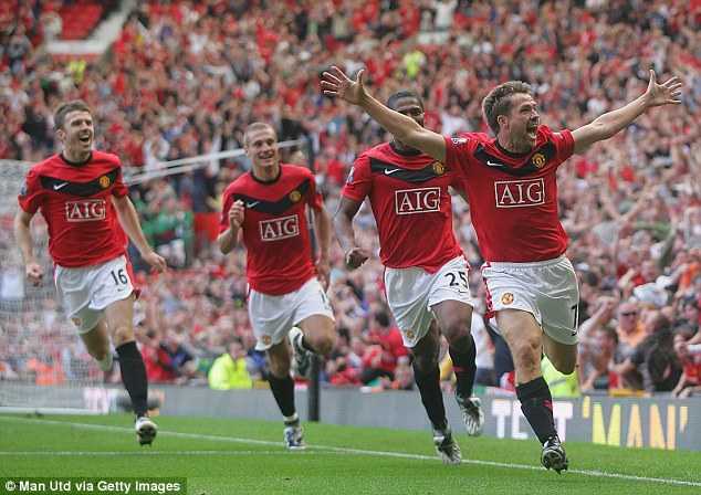 5 khoảnh khắc khó quên trong các trận derby Manchester