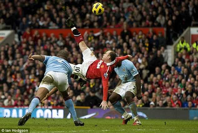 5 khoảnh khắc khó quên trong các trận derby Manchester