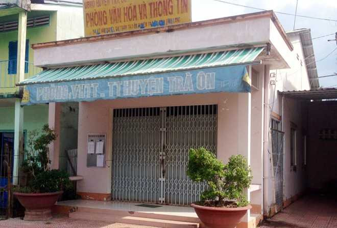 Thôi nôi con Trưởng phòng Văn hóa, cơ quan đóng cửa