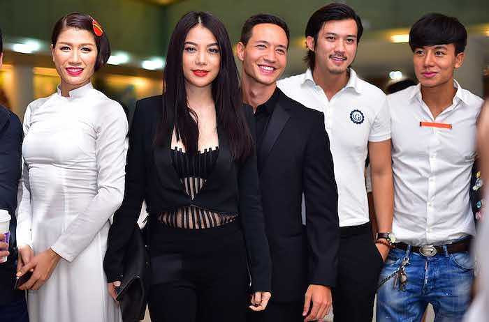 Kim Lý nói: 'Điều bất ngờ lớn nhất của tôi là không ngờ khán giả lại yêu thích vai diễn đến vậy. Nó làm tôi cảm thấy tự tin hơn vào những dự án tiếp theo tại Việt Nam. Sắp tới tôi sẽ sản xuất một dự án phim hành động phiêu lưu cùng Trương Ngọc Ánh. Phim có kinh phí khoảng 4 triệu $'.