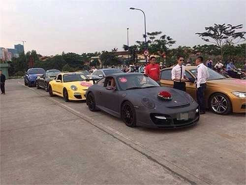 Hôn lễ của Thu Thủy được tổ chức tại một nhà hàng ngoài trời tại Quận 2, TP.HCM. Toàn bộ mọi khâu chuẩn bị lễ cưới đều do chồng đại gia một tay sắp đặt nên Thu Thủy không hay biết gì.