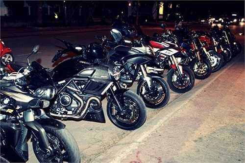 Dàn mô tô khủng có mặt tại đám cưới Thu Thủy.