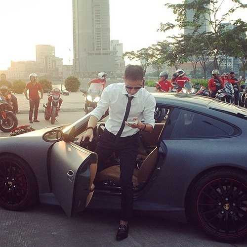 Ông xã của Thu Thủy sinh năm 1984, hiện đang làm kinh doanh tại TP.HCM