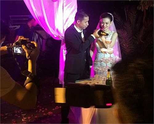 Cuộc tình của Thu Thuỷ với ông xã đã trải qua 13 năm. Cả hai khiến không ít người ngưỡng mộ vì tình yêu đẹp và bền chặt.