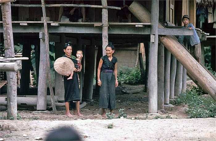 Điện Biên Phủ là nơi xa nhất khu vực Tây Bắc Việt Nam mà nhà nhiếp ảnh đến thăm. 