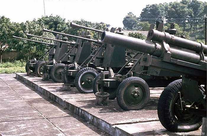 Vũ khí chủ lực của phía Việt Nam trong cuộc chiến là pháo binh, với nhiều kỳ tích khi dùng sức người để đưa những khí tài này qua những ngọn núi cao.