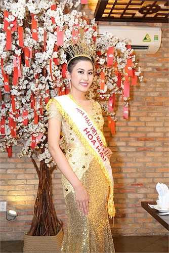 Trúc Linh vừa tốt nghiệp ngành Cử nhân Anh văn loại giỏi của trường Cao đẳng Cộng đồng Sóc Trăng. Cô đến với cuộc thi vì muốn thực hiện giấc mơ trở thành hoa hậu từ bé. Những năm trước đây, vì không có nhiều thời gian tham dự các cuộc thi nhan sắc, nên phải đến năm nay cô mới chinh phục được giấc mơ này.