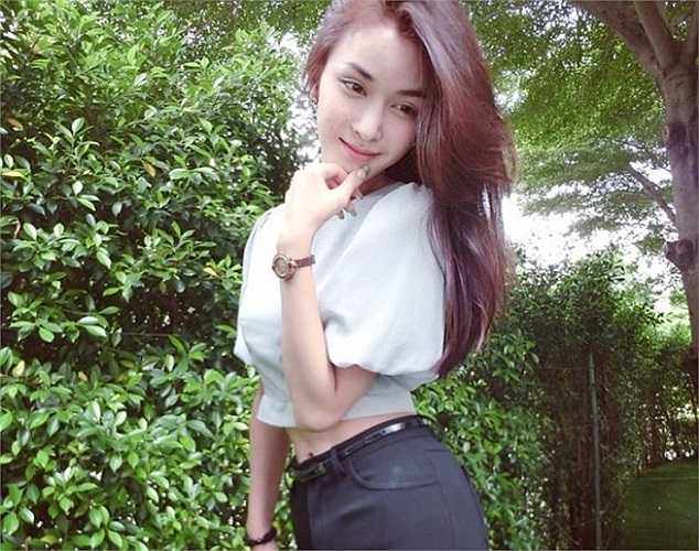 Khi đứng cạnh Nong Poy - người được cho là cô gái chuyển giới đẹp nhất hiện nay, Lingling cũng không hề kém cạnh về nhan sắc.