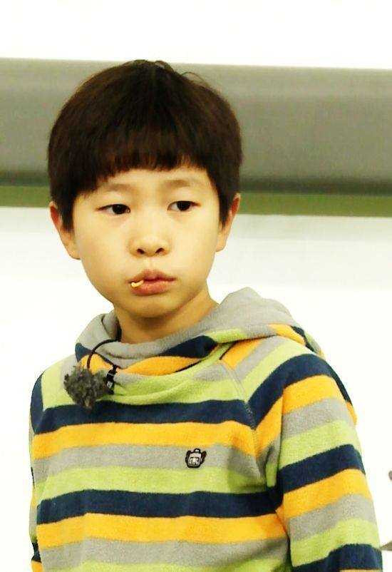 Anh cả Min Kook trong chương trình.