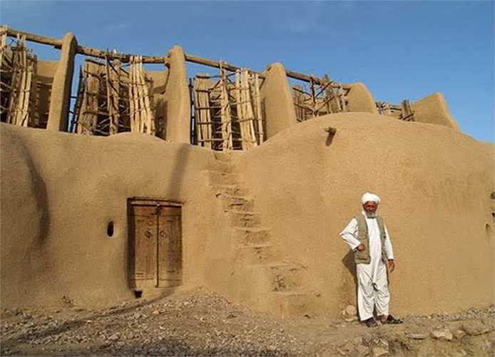 Cối xay gió được thiết kế làm hai tầng, tầng trên và tầng hầm. Hệ thống cầu thang giúp công nhân trèo lên đưa ngũ cốc vào cối. Tầng hầm là nơi chứa sản phẩm đã hoàn thiện.