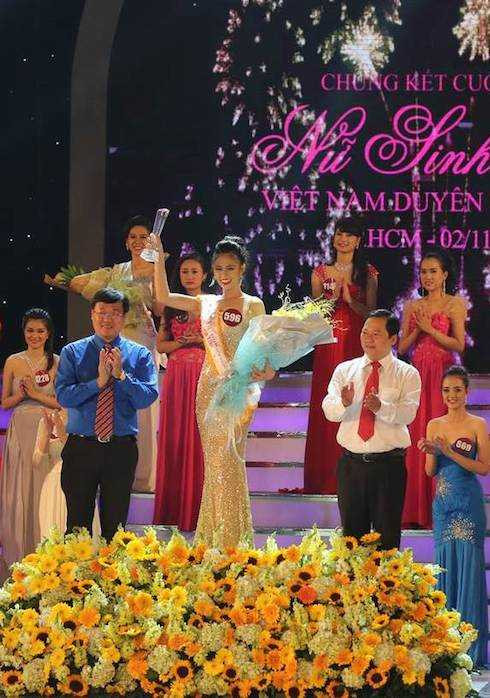 nữ sinh duyên dáng