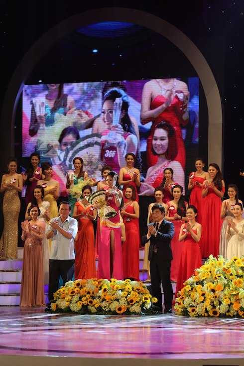 nữ sinh duyên dáng