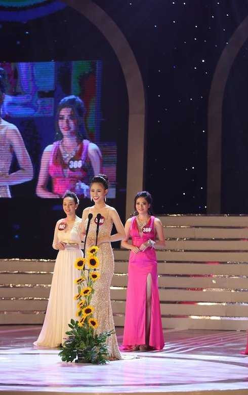 nữ sinh duyên dáng