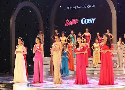 nữ sinh duyên dáng