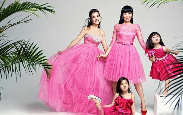 Tuổi tác dường như xóa nhòa khi nữ diễn viên ở bên cạnh các con. 