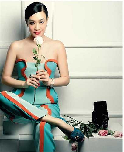 Cô trở thành tên tuổi nổi tiếng ở Hồng Kông qua các bộ phim The Bride with White Hair 2, Cận vệ Trung Nam Hải, The Sting 2, Thái cực quyền 2… 