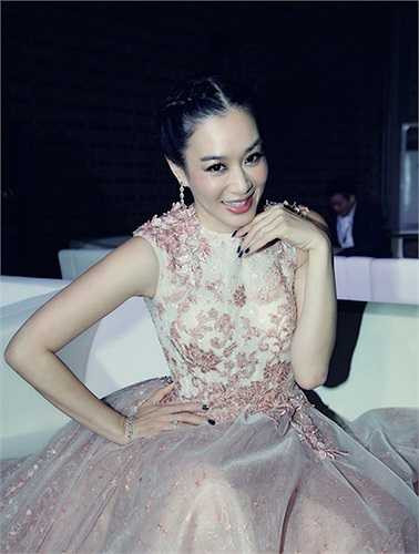 Không chỉ diễn xuất trên màn bạc Hồng Kông, Chung Lệ Đề còn tham gia vào một số phim truyền hình nổi tiếng của Trung Hoa đại lục như: Giang hồ kiều giai nhân (2005), Thiên Long Bát Bộ (2003) với vai 'Khang Mẫn'… 