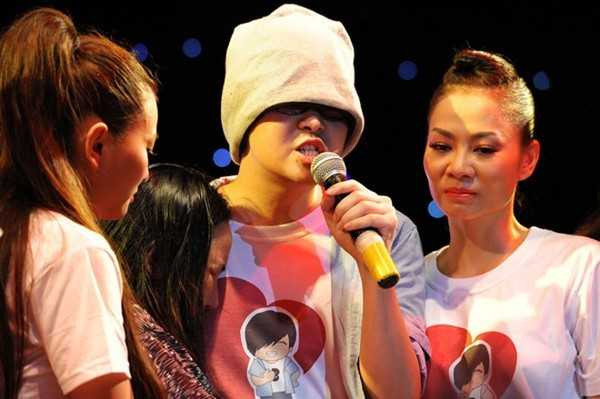 Qua lời kể của mẹ Wanbi, trong thời gian căn bệnh hoành hành, nam ca sỹ đã phải chịu không ít đau đớn nhưng chưa một lần kêu than. Trái lại, anh luôn giữ cho mình tia hy vọng rằng tình hình sức khỏe sẽ tiến triển khả quan hơn, để anh lại có thể đứng trên sân khấu hát cho nhiều người nghe. Vì không muốn những người xung quanh buồn, Wanbi cũng chưa từng có ý nghĩ muốn buông xuôi. Anh tâm sự: 'Nếu thật sự chỉ còn một ngày để sống, đó sẽ là một ngày anh sống rất vui vẻ và hạnh phúc bên những người mình thương yêu. Anh sẽ hát cho tất cả những ai còn yêu thương và ủng hộ anh đến giây phút cuối cùng'.