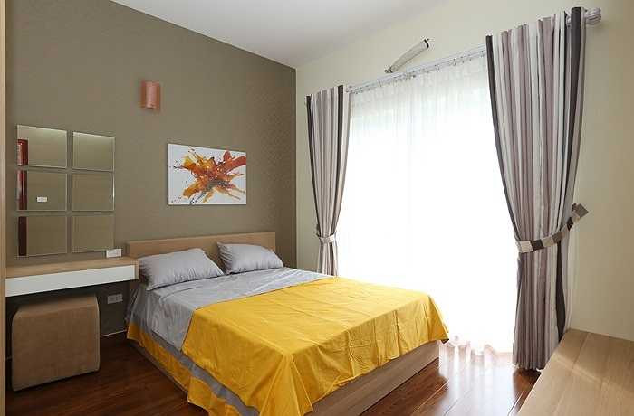 Cả căn hộ được thiết kế với 2 gam màu chủ đạo là nâu và trắng. Gam màu nâu là gam màu nhã nhặn, được nhiều người chấp nhận. Trong khi gam màu trắng là không gian rộng hơn. Kết hợp 2 gam màu này lại tạo không gian đầm ấm, sang trọng cho căn hộ. 