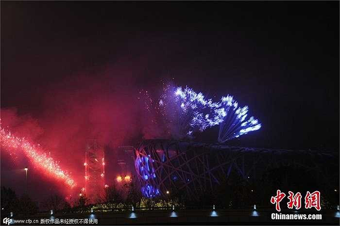 Màn pháo hoa hoành tráng chào đón các nhà lãnh đạo về dự APEC 2014 tại Bắc Kinh, Trung Quốc