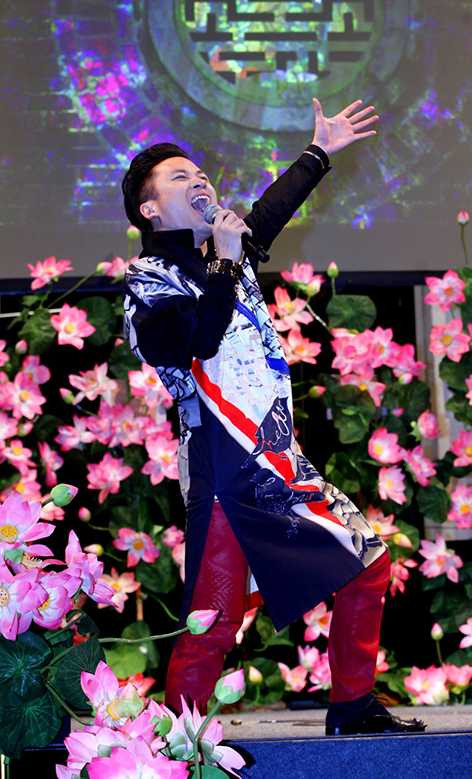 trình diễn áo dài tại pháp