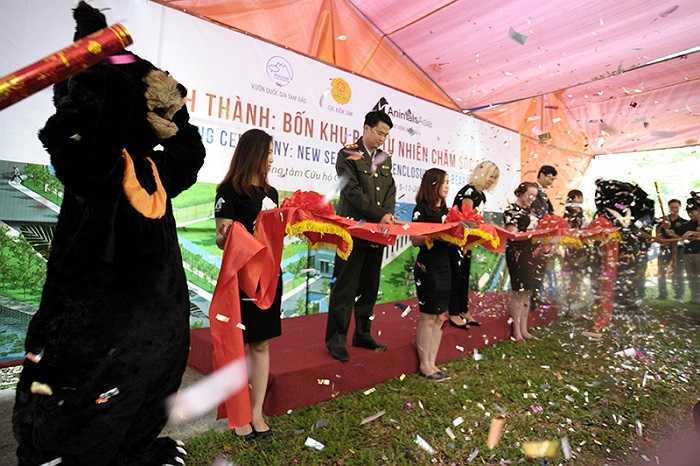 Sáng 5/11, Tổ chức Động vật Châu Á (Animals Asia) cùng bộ NN - PTNT đã tổ chức Lễ Khánh thành 4 khu bán tự nhiên chăm sóc gấu tại tại Trung tâm Cứu hộ Gấu Việt Nam thuộc vườn quốc gia Tam Đảo (Vĩnh Phúc).