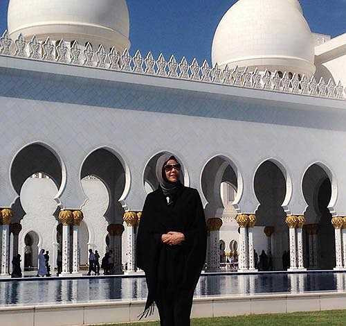 Hà Kiều Anh đăng quang Hoa hậu VN năm 1992 khi chị mới 16 tuổi. Là con gái trong một gia đình danh giá, có ông ngoại từng là Bộ trưởng Bộ Xây dựng và ông nội là Đại sứ VN tại Liên hợp Quốc, Hà Kiều Anh được thừa hưởng tài ngoại giao, kinh doanh của gia đình. Chị từng tham gia học ở Nhạc viện TP HCM, sau đó, trở thành hoa hậu, người đẹp đóng khá nhiều phim, thỉnh thoảng ca hát...