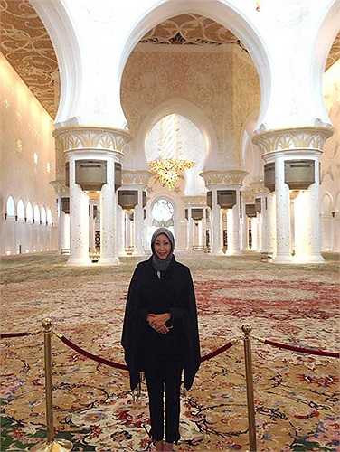 Hiện tại, sau những sóng gió của cuộc sống, Hà Kiều Anh có cuộc sống hôn nhân hạnh phúc bên người chồng thành đạt, giàu có. Ông xã của chị là chủ của khách sạn, resort nổi tiếng nhất TP Vũng Tàu, cũng như có cổ phần trong nhiều tập đoàn lớn. Cuộc sống đầy đủ, viên mãn khiến Hà Kiều Anh thường xuyên cùng chồng đi du lịch, khám phá những vùng đất mới. Trong hành trình đó, không thể thiếu 2 con Vương Khang và Vương Khôi của hoa hậu. 