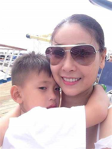 Còn đây là hình ảnh của Hoa hậu VN khi đi thăm quan vẻ đẹp nước Mỹ cùng vợ cũ của Bằng Kiều - ca sĩ Trizzie Phương Trinh. 