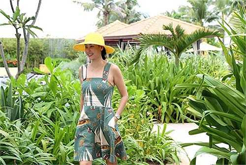 Ở VN, chồng Hà Kiều Oanh là một doanh nhân có tiếng ở Vũng Tàu. Anh sở hữu nhiều khách sạn và chuỗi resort nổi tiếng, vì thế, cuộc sống của người đẹp vô cùng sung túc 